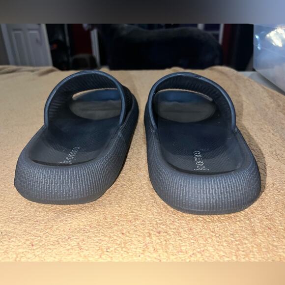 Joomra Pillow Slippers size 40-41 Women 9-10 or Men 7.5-8.5 Black - Picture 6 of 11